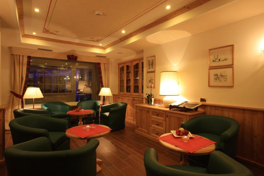 Dolce Avita Hotel Spa & Resort Andalo Exteriör bild